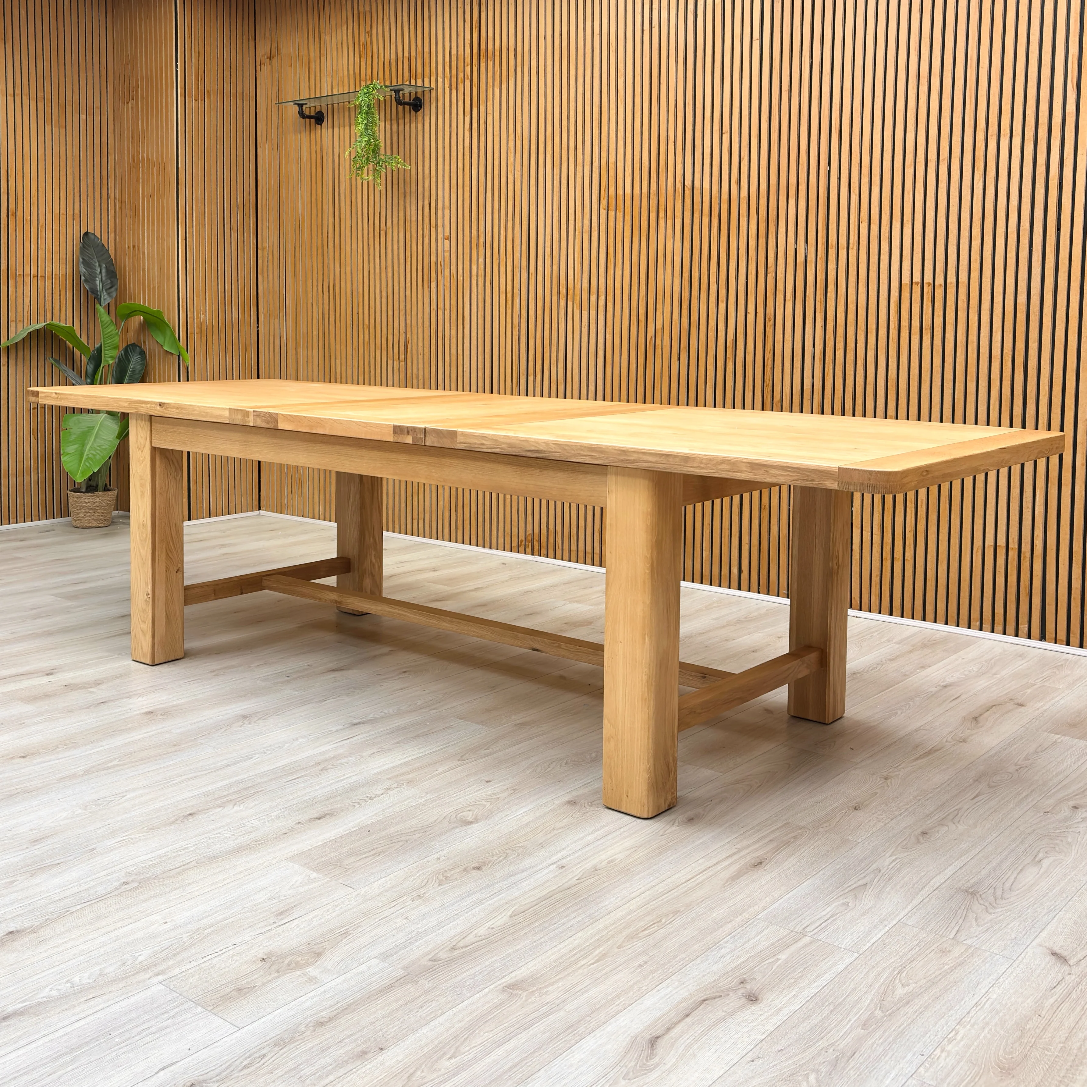 Furnitureland ‘Augusta’ Solid Oak Large 220cm Rectangular Extending Dining Table - Image 3