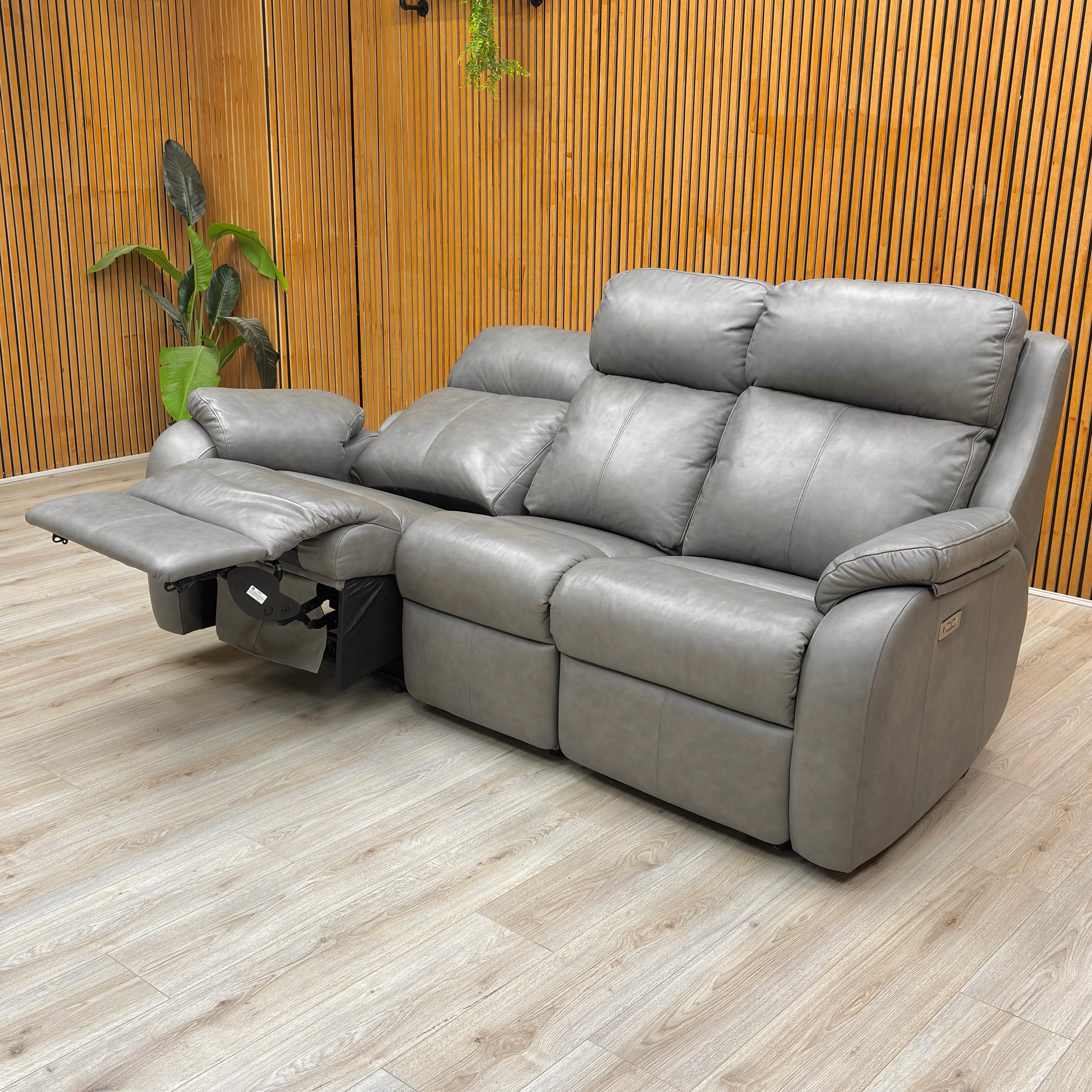 G Plan ‘Kingsbury’ Dark Grey Leather 3 Seater Power Recliner Sofa - Image 3