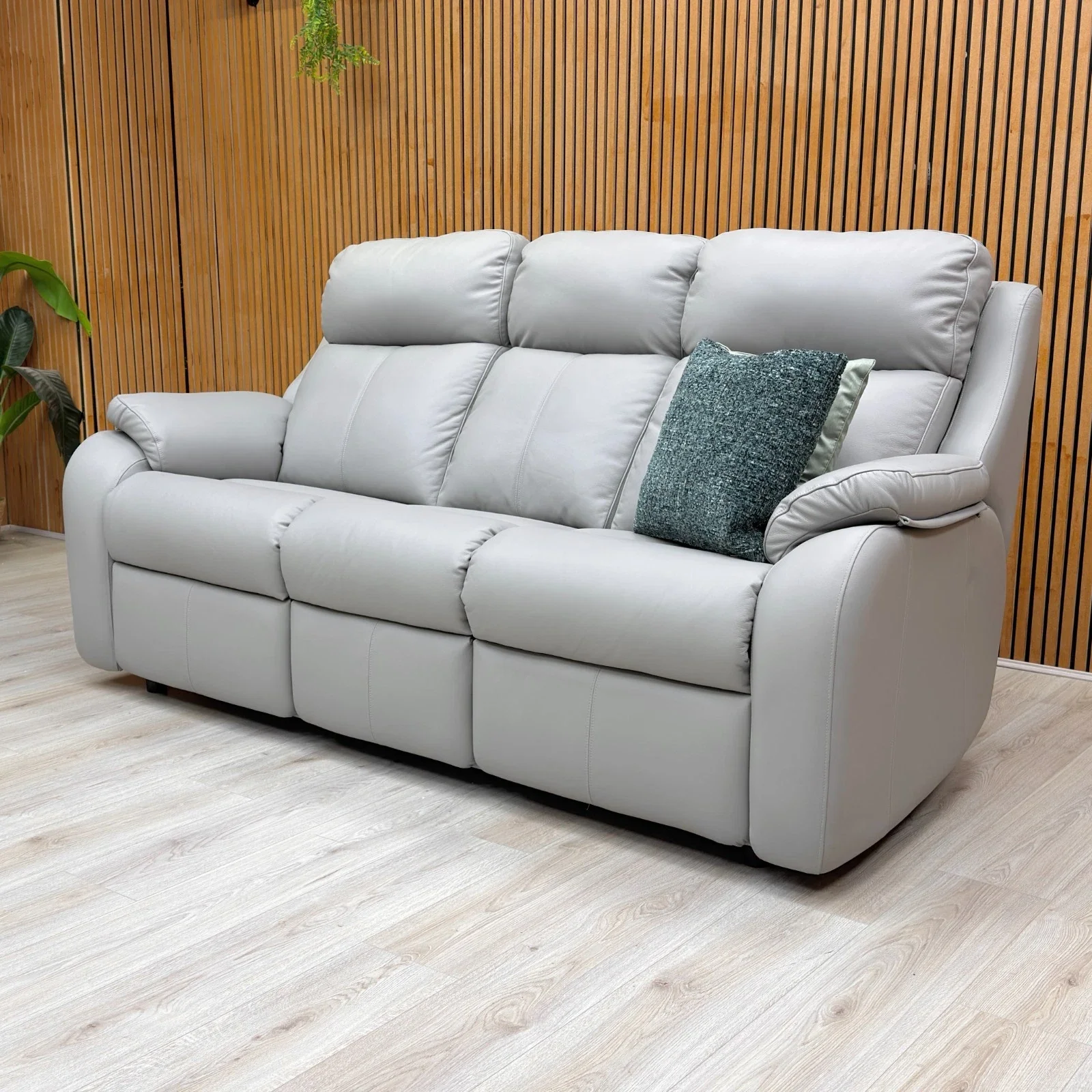 G Plan 'Kingsbury' L842 Cambridge Grey Leather 3 Seater Sofa - Image 3