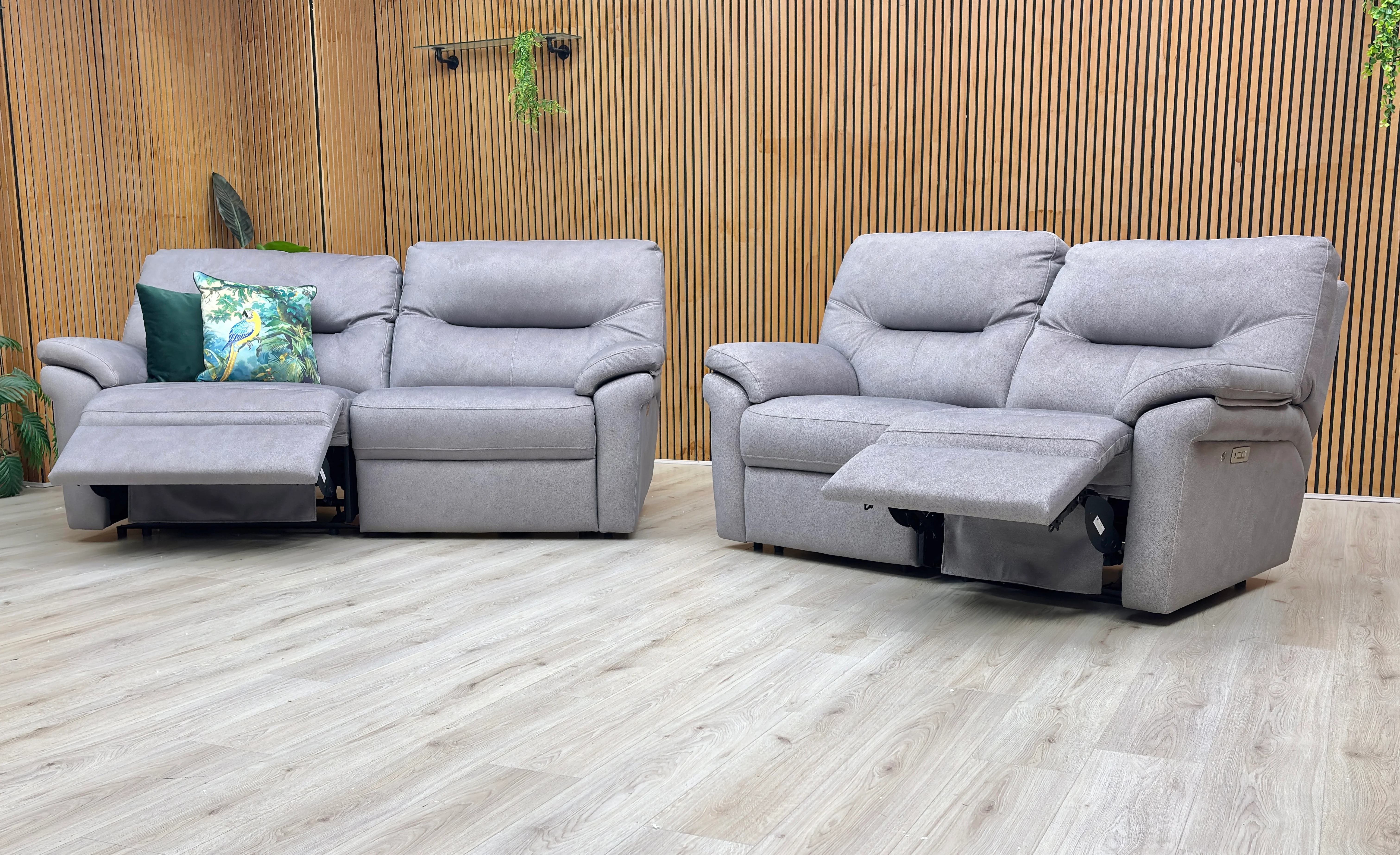 G Plan 'Seattle' A124 Stingray Charcoal Grey Velvet 3 + 2.5 Seater Power Recliner Sofa Set with Heated Seats - Image 3